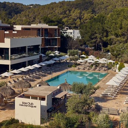 Cala San Miguel Ibiza Resort, Adults Only, Curio Collection By Hilton Port de Sant Miguel Exterior photo The hotel's main pool