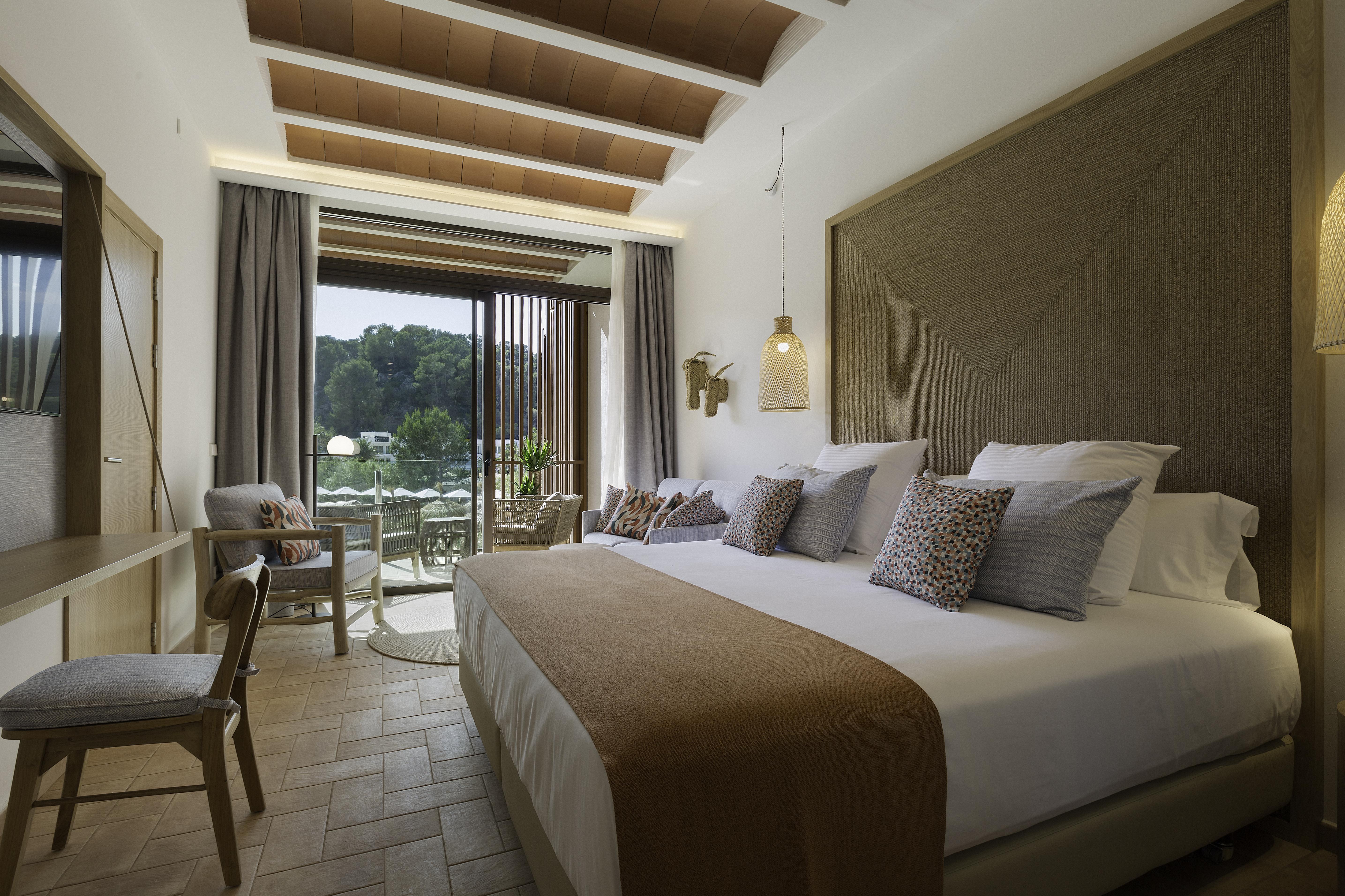 Cala San Miguel Ibiza Resort, Adults Only, Curio Collection By Hilton Port de Sant Miguel Exterior photo Deluxe room