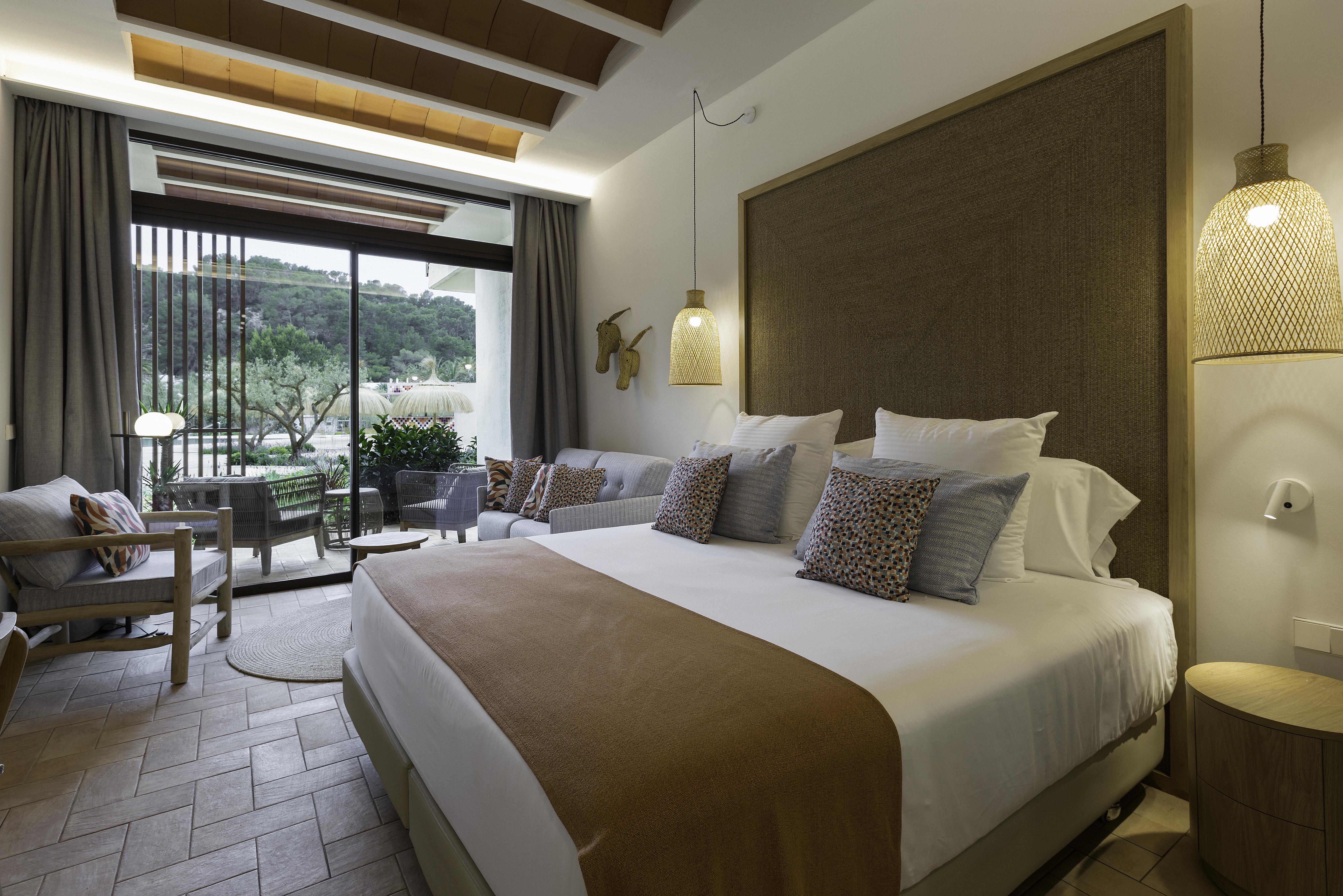 Cala San Miguel Ibiza Resort, Adults Only, Curio Collection By Hilton Port de Sant Miguel Exterior photo Deluxe Room