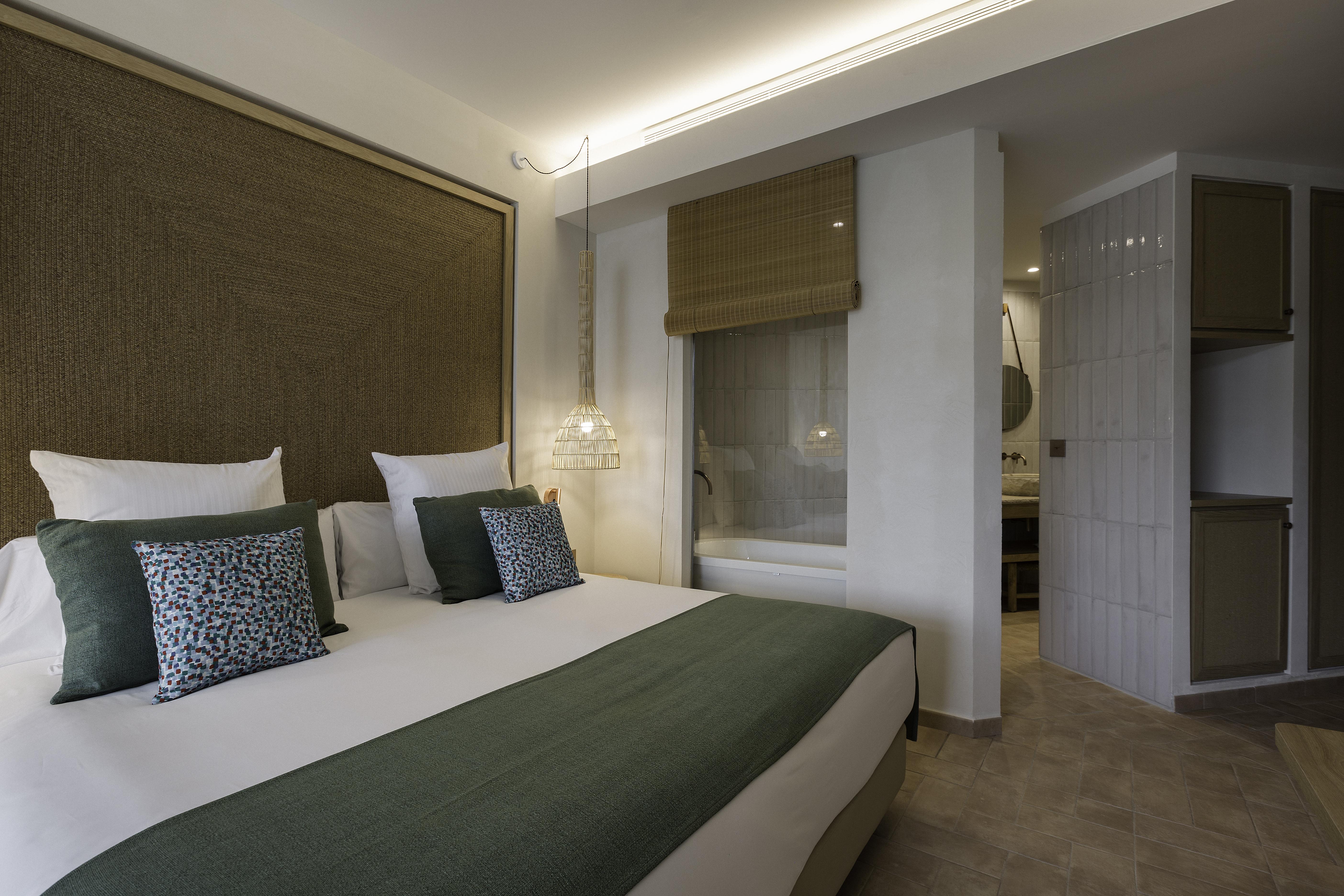 Cala San Miguel Ibiza Resort, Adults Only, Curio Collection By Hilton Port de Sant Miguel Exterior photo A room at the hotel