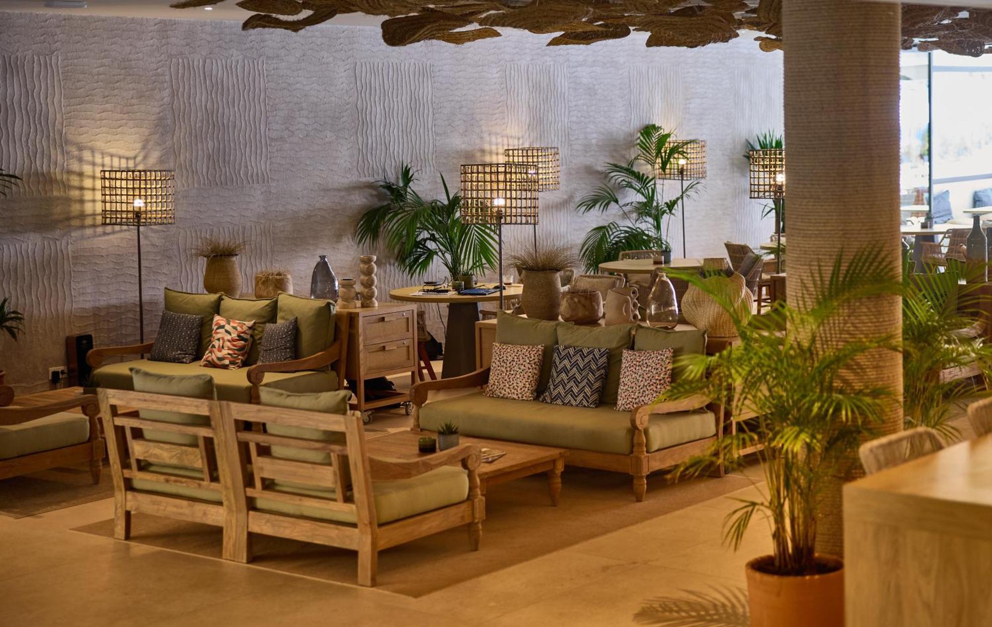 Cala San Miguel Ibiza Resort, Adults Only, Curio Collection By Hilton Port de Sant Miguel Exterior photo The lobby of the hotel
