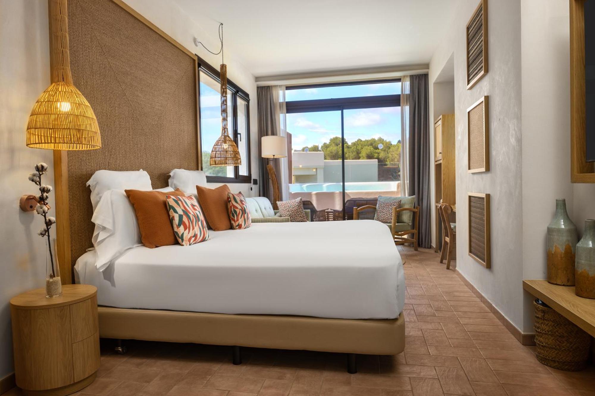 Cala San Miguel Ibiza Resort, Adults Only, Curio Collection By Hilton Port de Sant Miguel Exterior photo Deluxe room
