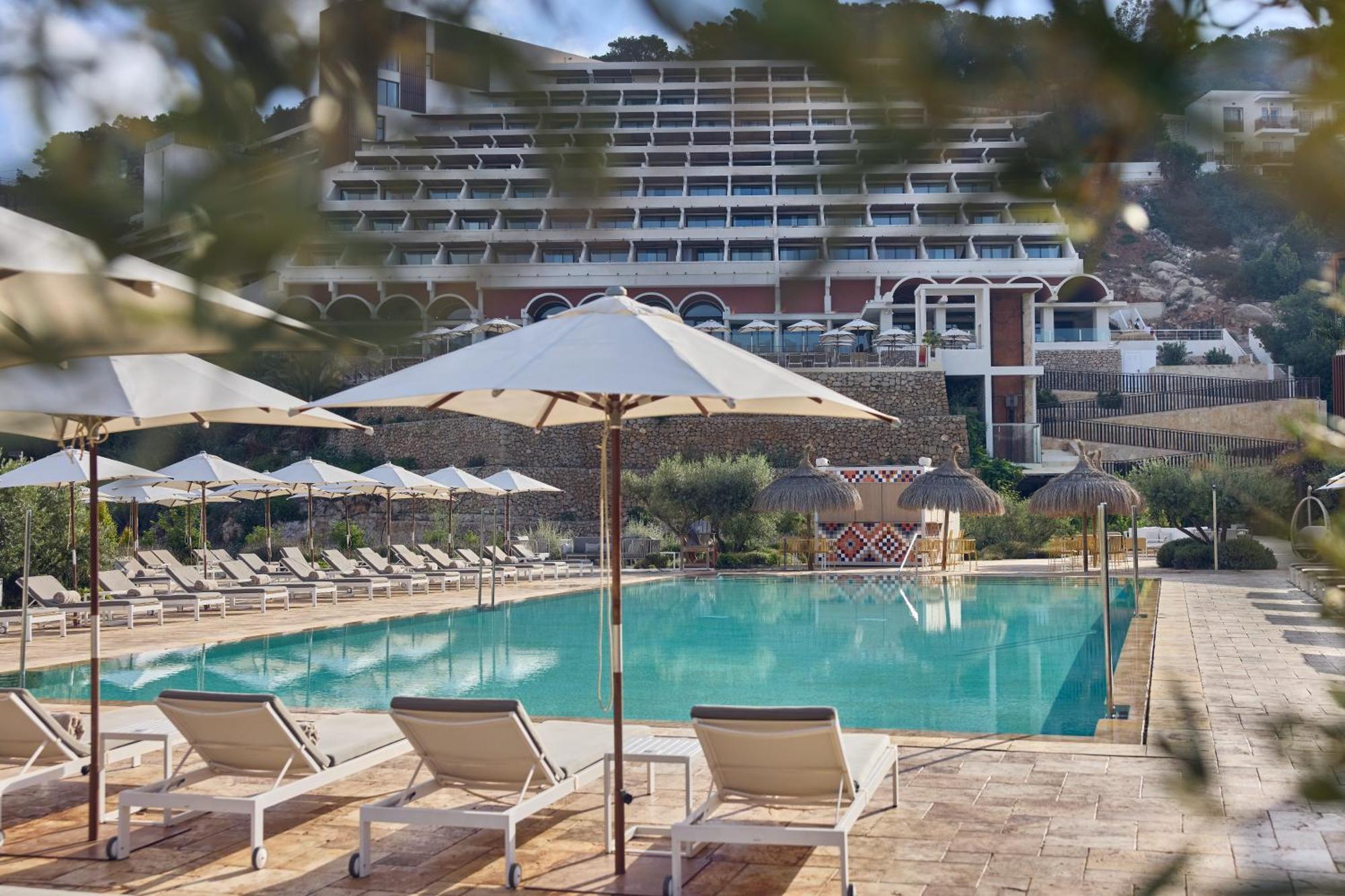 Cala San Miguel Ibiza Resort, Adults Only, Curio Collection By Hilton Port de Sant Miguel Exterior photo The hotel's swimming pool