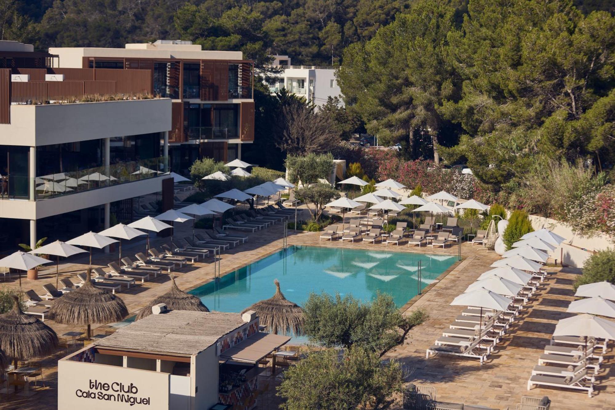 Cala San Miguel Ibiza Resort, Adults Only, Curio Collection By Hilton Port de Sant Miguel Exterior photo Club del Mar