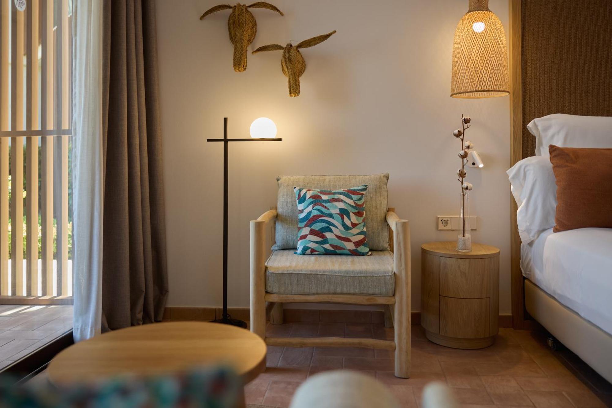 Cala San Miguel Ibiza Resort, Adults Only, Curio Collection By Hilton Port de Sant Miguel Exterior photo A room at the hotel