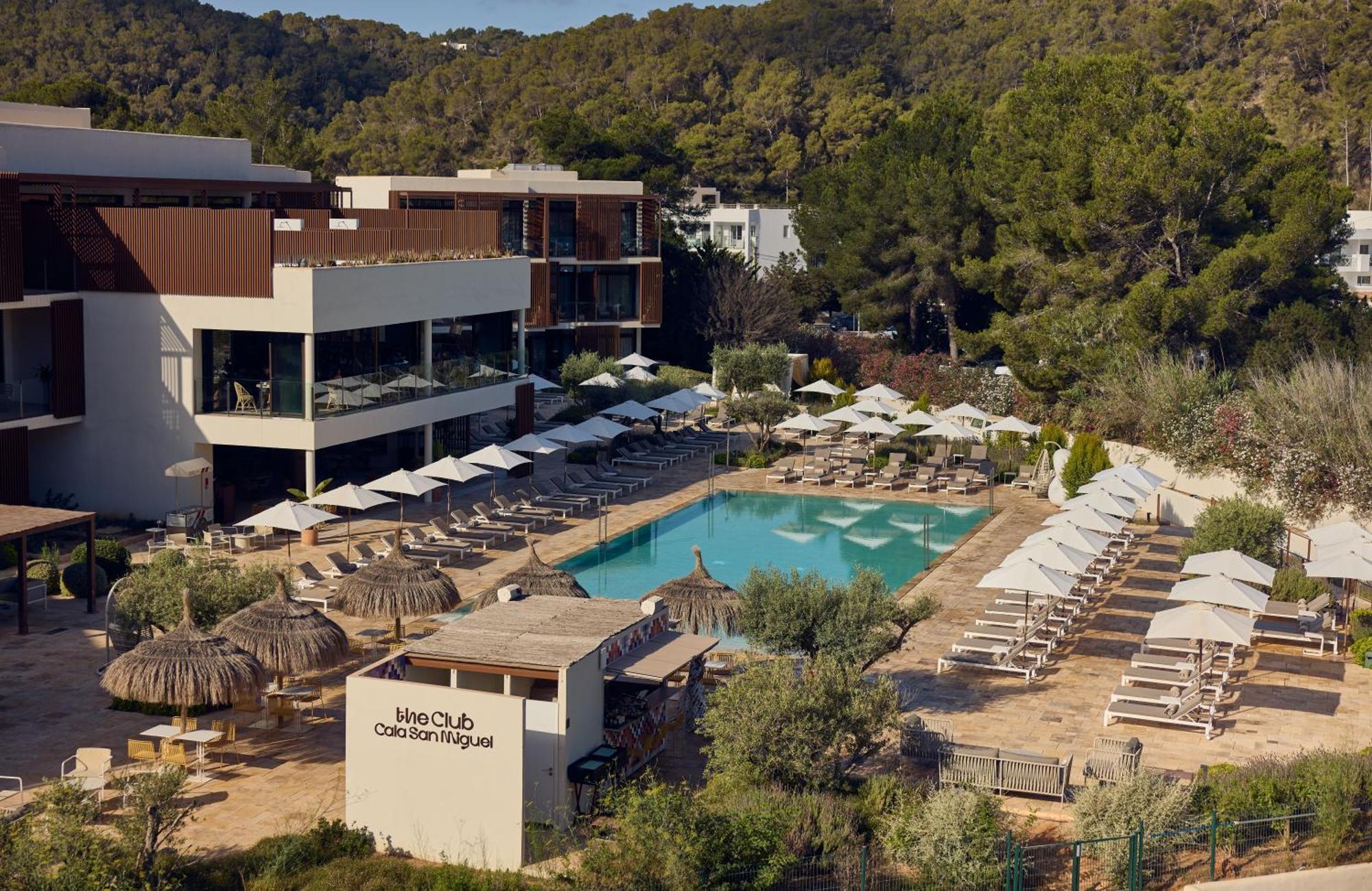 Cala San Miguel Ibiza Resort, Adults Only, Curio Collection By Hilton Port de Sant Miguel Exterior photo The hotel's main pool